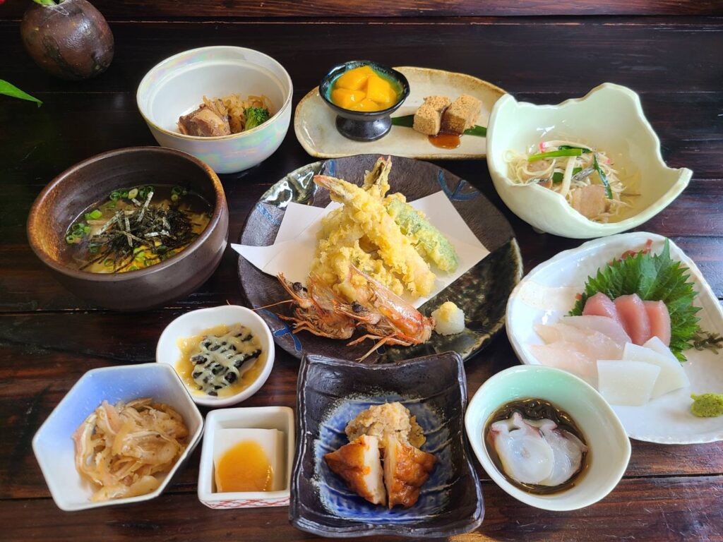 奄美の食材を使った彩り豊かな料理